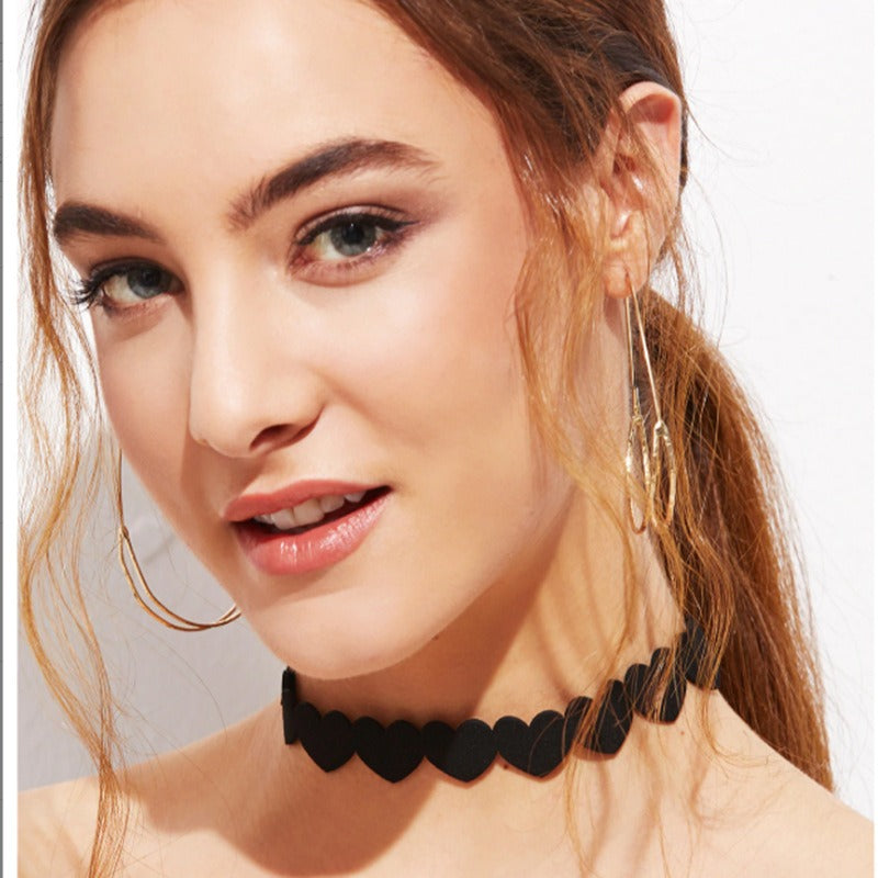 Black Heart Velvet Choker