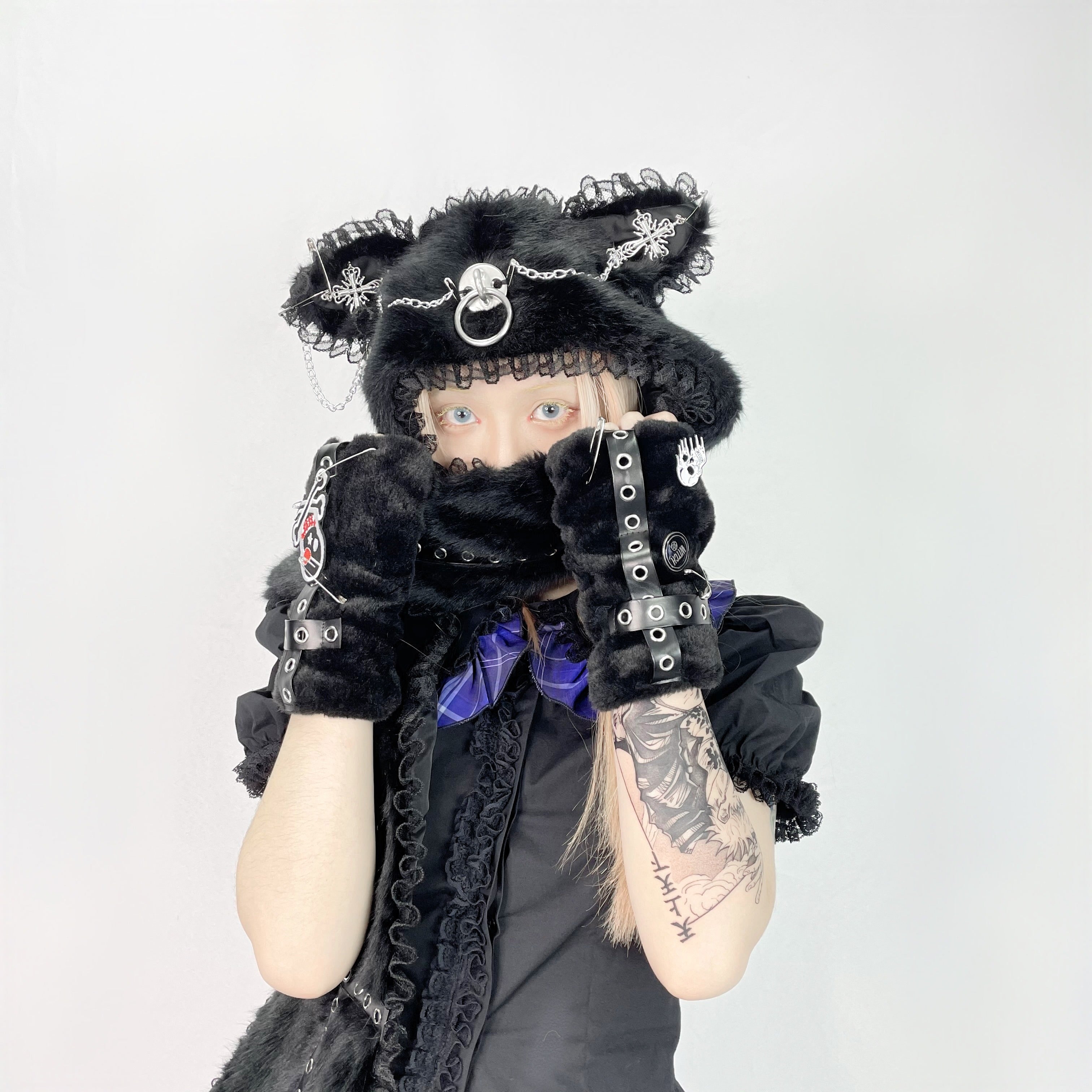 Black Skull Furry Mittens