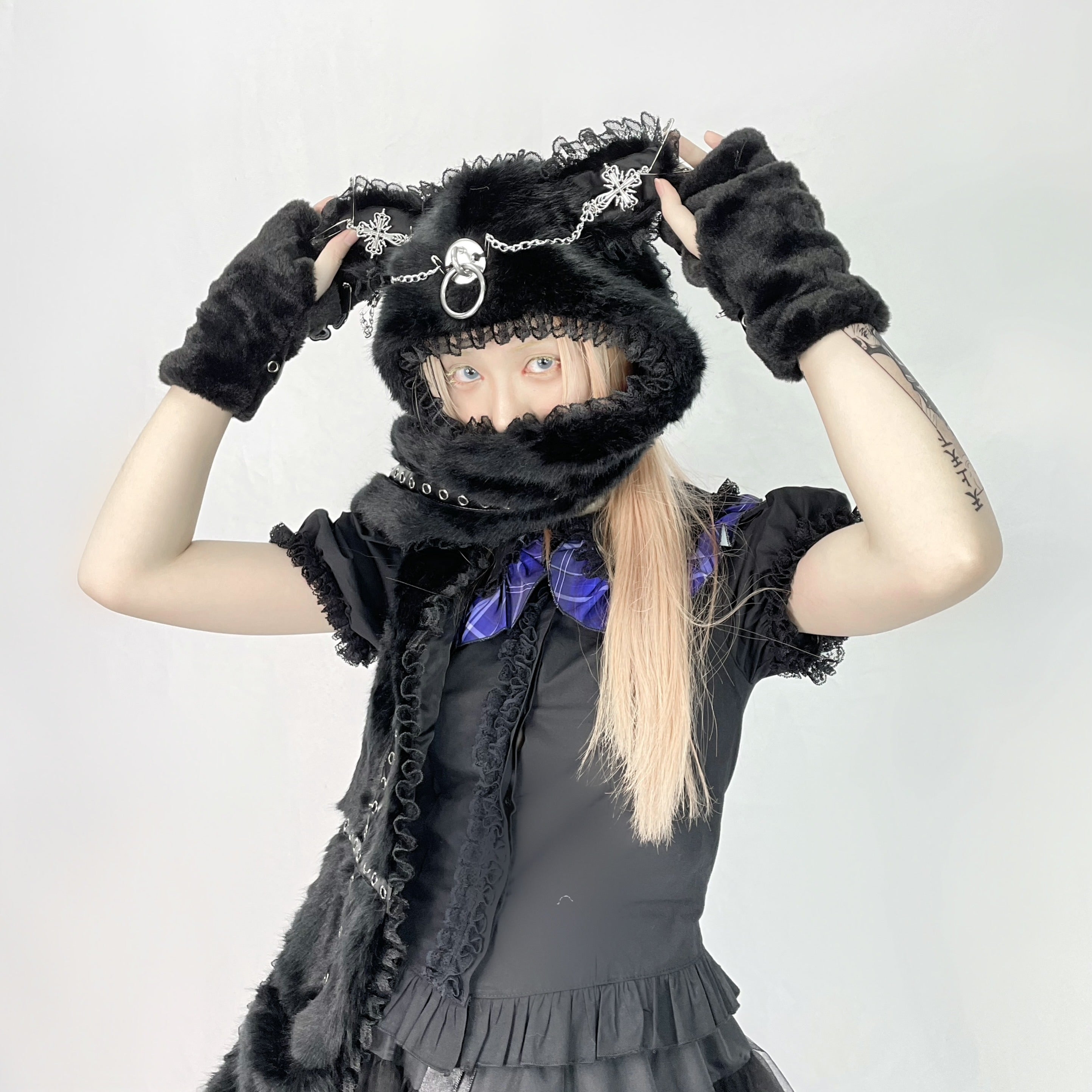 Black Skull Furry Mittens