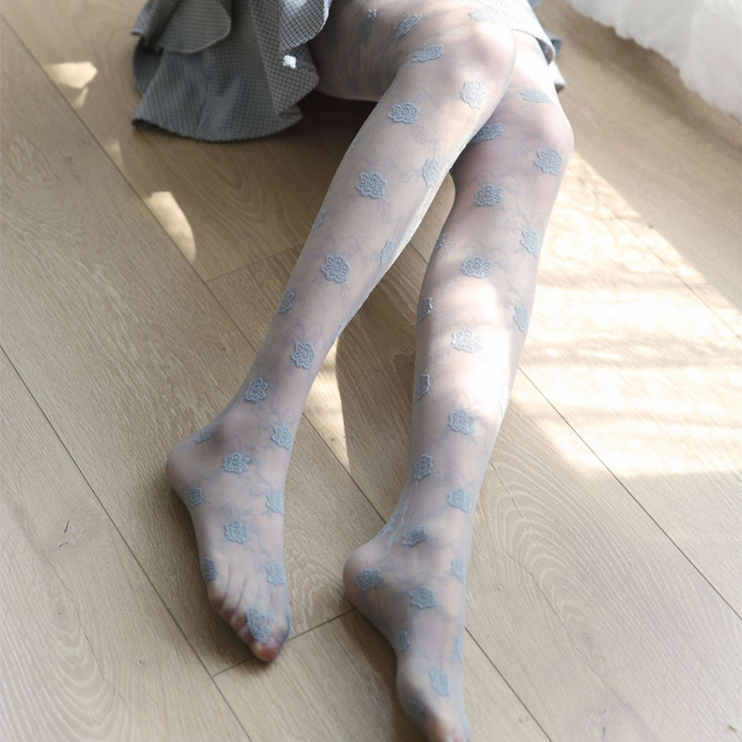 Rose Jacquard Fishnet Pantyhose
